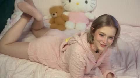 Snapshot of lil_tweety chatting on 10/15/25, 01:06 Rina  online show from 10/15/25, 01:06