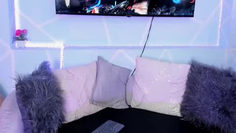 lila noa online show from 11/08/25, 07:45