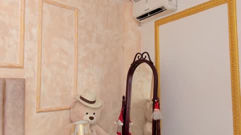 lila bailey  online show from 12/16/24, 02:47