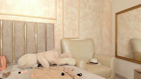 lila bailey  online show from 02/05/25, 01:47