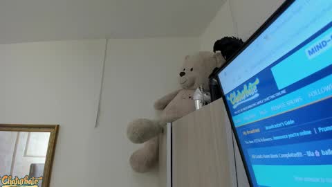 lila bailey  online show from 10/19/25, 07:36