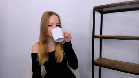 Snapshot of liladesire chatting on 12/02/24, 08:30 LiliaDesire online show from 12/02/24, 08:30