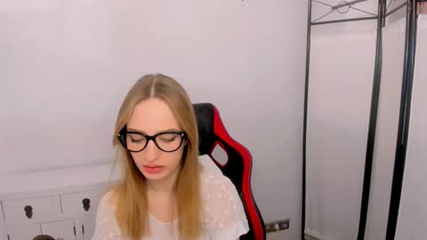 Snapshot of liladesire chatting on 02/11/25, 04:24 LiliaDesire online show from 02/11/25, 04:24