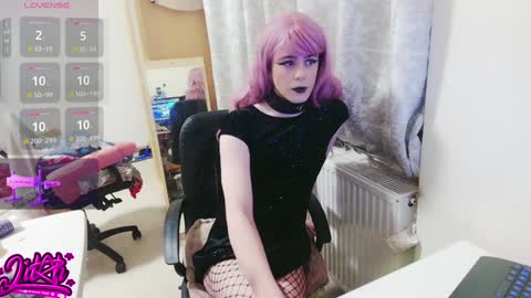 Snapshot of lilah_ts chatting on 12/16/24, 05:43 lilah_ts online show from 12/16/24, 05:43