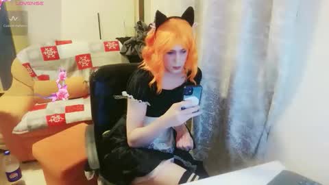 Snapshot of lilah_ts chatting on 10/15/25, 04:40 lilah_ts online show from 10/15/25, 04:40