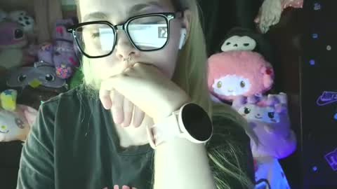 Snapshot of lilemmy1999 chatting on 02/11/25, 03:08 emily ryanson online show from 02/11/25, 03:08