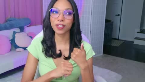 Snapshot of lileviemarie chatting on 03/24/26, 01:32 evie online show from 03/24/26, 01:32