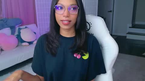 Snapshot of lileviemarie chatting on 03/28/26, 01:49 evie online show from 03/28/26, 01:49
