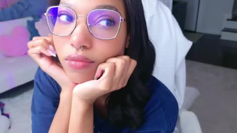 Snapshot of lileviemarie chatting on 04/07/26, 02:12 evie online show from 04/07/26, 02:12