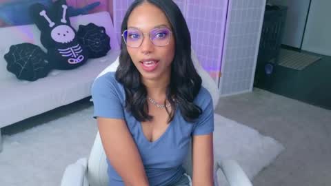 Snapshot of lileviemarie chatting on 04/28/26, 01:59 evie online show from 04/28/26, 01:59