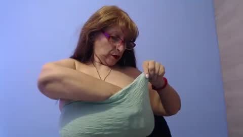 Snapshot of lilhy_mcfly chatting on 09/21/25, 05:03 lilieth online show from 09/21/25, 05:03