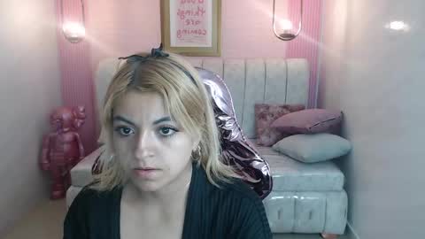 Snapshot of lili_conor_s chatting on 02/21/25, 07:23 Lili online show from 02/21/25, 07:23