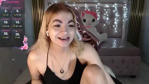 Snapshot of lili_conor_s chatting on 10/01/25, 04:18 Lili online show from 10/01/25, 04:18