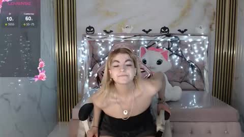 Snapshot of lili_conor_s chatting on 10/15/25, 04:12 Lili online show from 10/15/25, 04:12