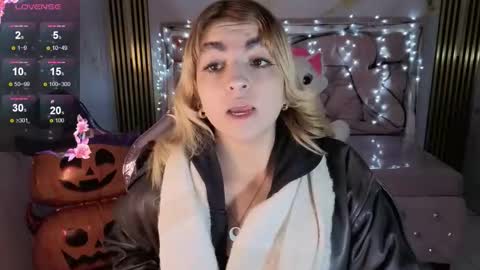 Snapshot of lili_conor_s chatting on 10/19/25, 03:40 Lili online show from 10/19/25, 03:40