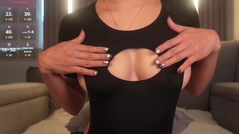 lili online show from 10/24/25, 02:02