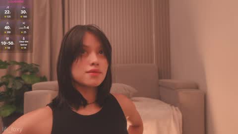 Snapshot of lili_foxy chatting on 05/15/26, 12:17 lili online show from 05/15/26, 12:17