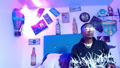 lili_roussi online show from 11/18/25, 12:49