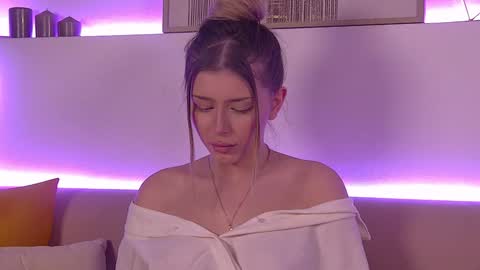 Mia online show from 01/27/25, 04:43