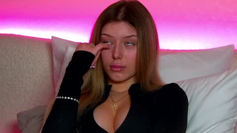 Mia online show from 01/28/25, 09:30