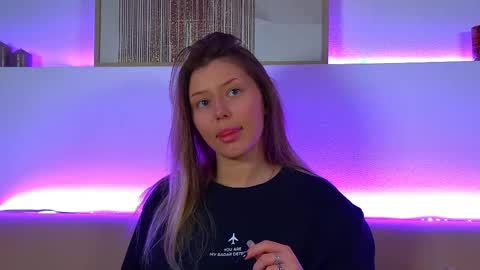 Mia online show from 02/09/25, 04:40