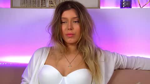 Mia online show from 02/10/25, 12:39