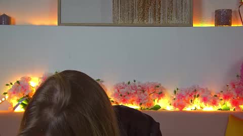 Mia online show from 02/16/25, 09:37