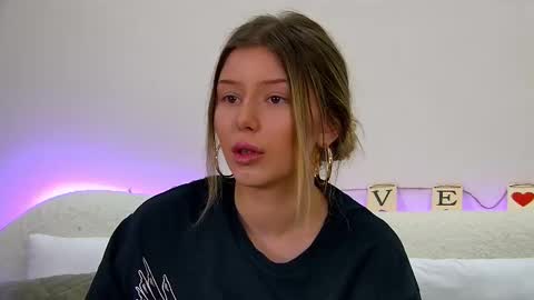 Mia online show from 02/17/25, 10:07