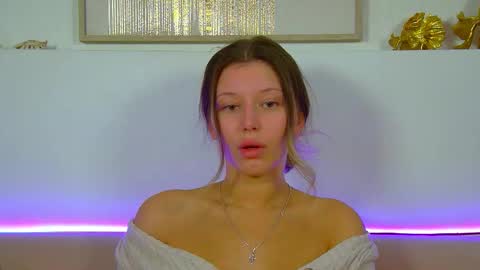 Mia online show from 09/12/25, 06:24