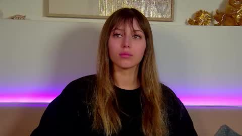 Mia online show from 12/02/25, 06:41