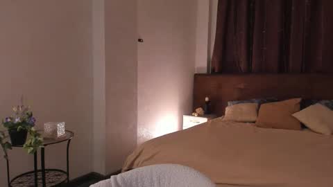 Snapshot of lilian_daniels chatting on 11/18/25, 12:16 Lilian online show from 11/18/25, 12:16