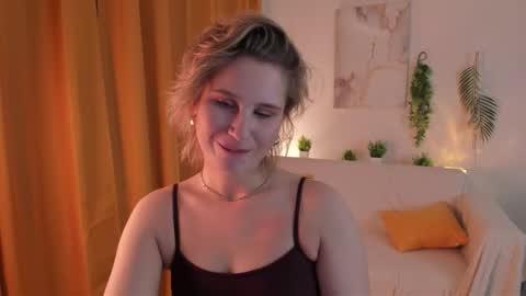 Snapshot of lilian_daniels chatting on 11/24/25, 12:21 Lilian online show from 11/24/25, 12:21