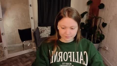 Snapshot of lilian_stars chatting on 04/11/26, 05:45 Lilian online show from 04/11/26, 05:45