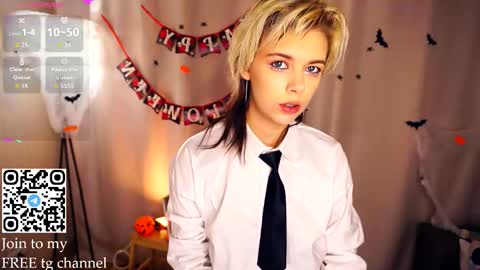 Lilian online show from 10/19/25, 06:36