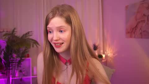 Snapshot of lilianhoward chatting on 11/28/25, 01:25 Lilian online show from 11/28/25, 01:25