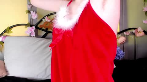Snapshot of lilianslow chatting on 12/28/24, 02:21 hi guys Im new here Im 18 years oldIve never had sex online show from 12/28/24, 02:21