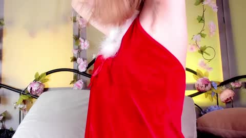 Snapshot of lilianslow chatting on 12/29/24, 06:24 hi guys Im new here Im 18 years oldIve never had sex online show from 12/29/24, 06:24