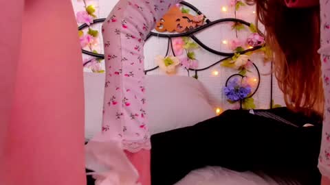 Snapshot of lilianslow chatting on 02/08/25, 01:44 hi guys Im new here Im 18 years oldIve never had sex online show from 02/08/25, 01:44