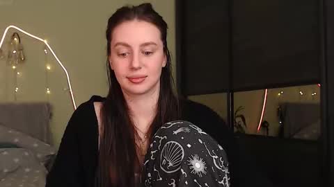 Lilu online show from 10/11/25, 08:51