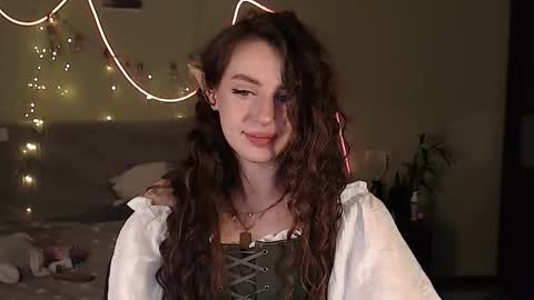 Snapshot of liliatlu chatting on 10/31/25, 10:44 Lilu online show from 10/31/25, 10:44