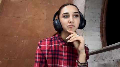 Snapshot of lilihalvorsen chatting on 09/10/25, 09:59 Lina online show from 09/10/25, 09:59