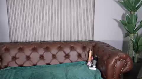 lilii peach online show from 06/30/26, 12:11
