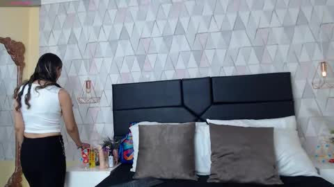 LilyJensen online show from 09/29/25, 08:24