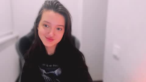 Snapshot of lililaluna chatting on 02/01/25, 08:37 ... online show from 02/01/25, 08:37