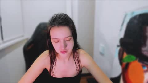 Snapshot of lililaluna chatting on 03/06/25, 04:49 ... online show from 03/06/25, 04:49