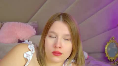 LiliLinn online show from 11/07/25, 08:03