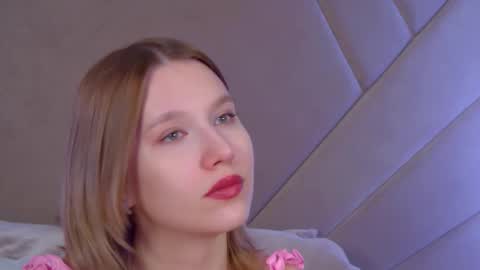 LiliLinn online show from 12/01/25, 05:01