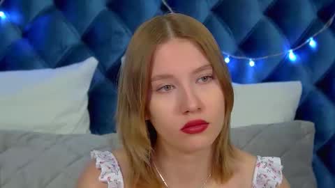 LiliLinn online show from 12/23/25, 04:54