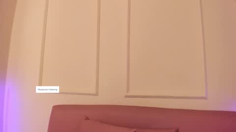 Snapshot of lilily_lv chatting on 12/17/25, 12:22 Lilly online show from 12/17/25, 12:22