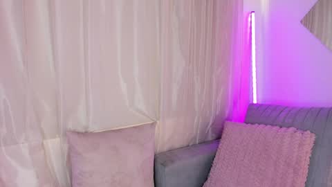 Snapshot of lilily_lv chatting on 05/05/26, 01:19 Lilly online show from 05/05/26, 01:19